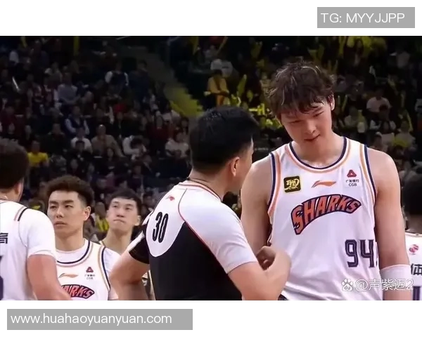 广东男篮迎战北京队争夺cBA季后赛席位精彩对决不可错过 广东男篮迎战北京队争夺cBA季后赛席位精彩对决不可错过